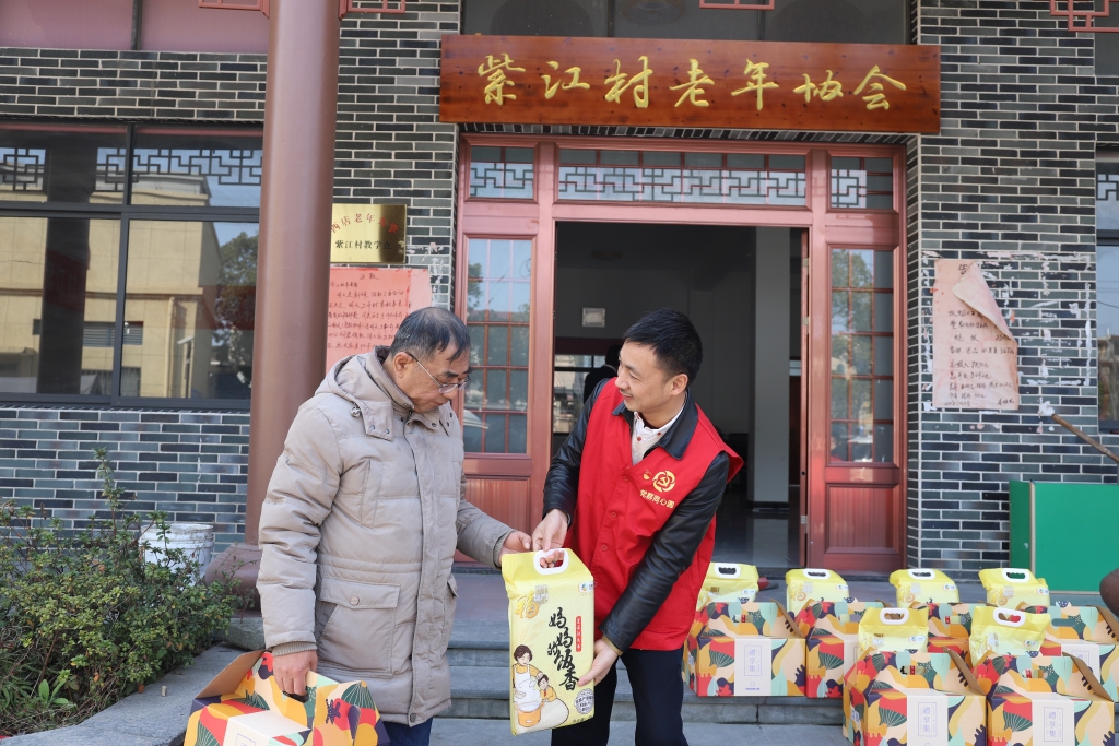 暖春意，敬老情-华体会平台-华体会（中国）多年坚持慰问孤寡老人